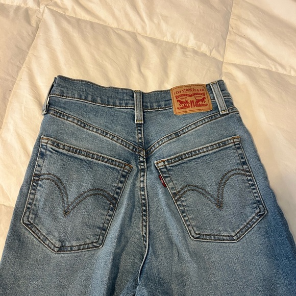 Levi's Ribcage Straight Light Blue Jeans - Picture 4 of 5